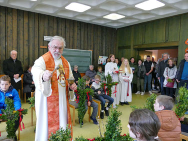 Palmsontag in St. Crescentius - Beginn der Heiligen Woche (Foto: Karl-Franz Thiede)